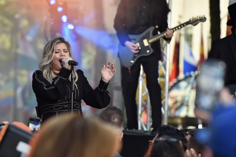 Watch Kelly Clarkson Cover Gin Blossoms' 'Found Out About You'