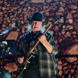 Neil Young Announces New Album, Shares Single 