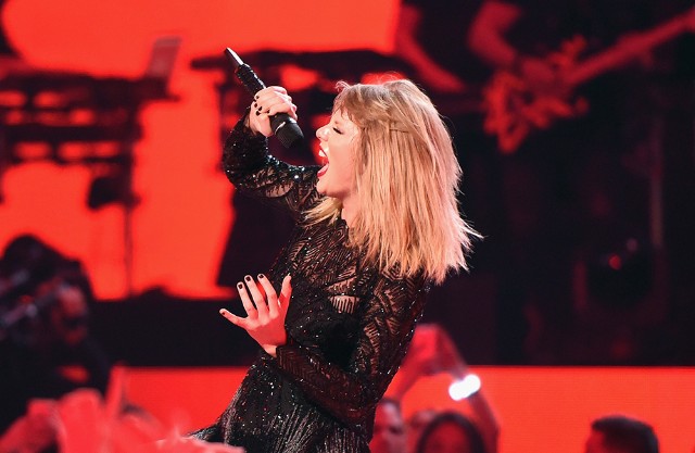 2017 DIRECTV NOW Super Saturday Night Concert In Houston - Taylor Swift Performance