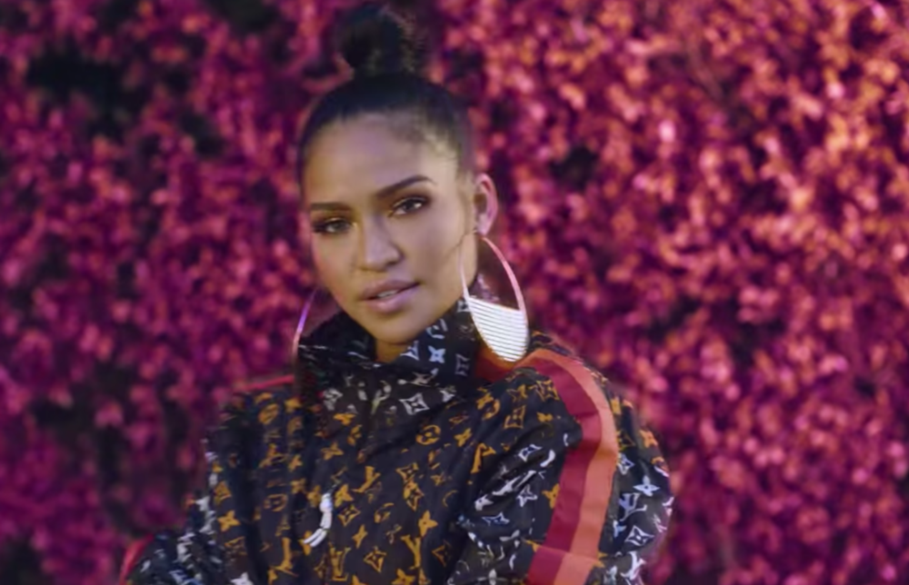 Cassie – "Don't Play It Safe"