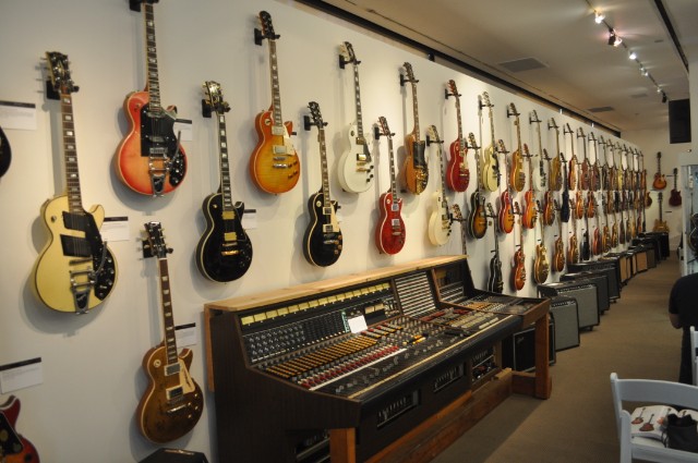 Les Paul Guitar Auction
