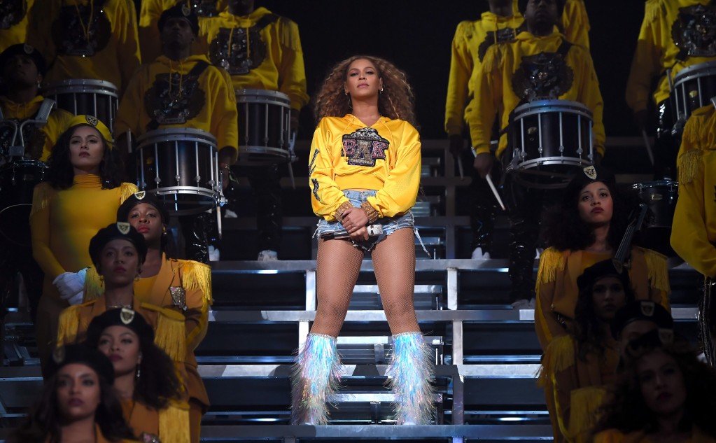 Beyoncé and Solange Dance to "Get Me Bodied" at Coachella ...