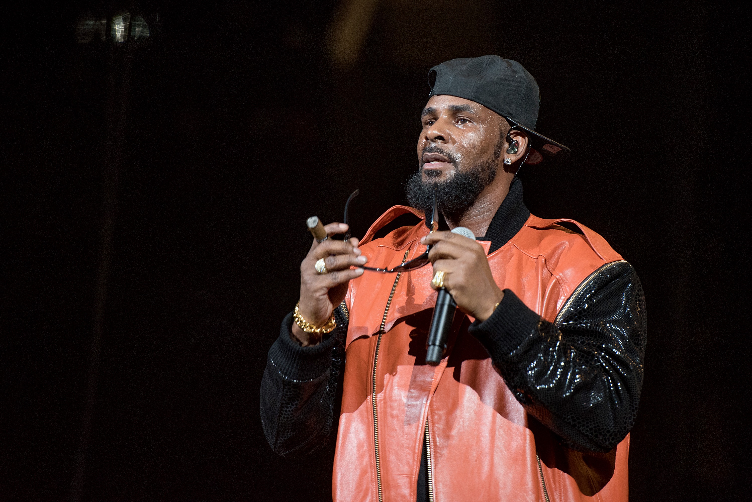 lifetime greenlights documentary series and movie on R Kelly abuse