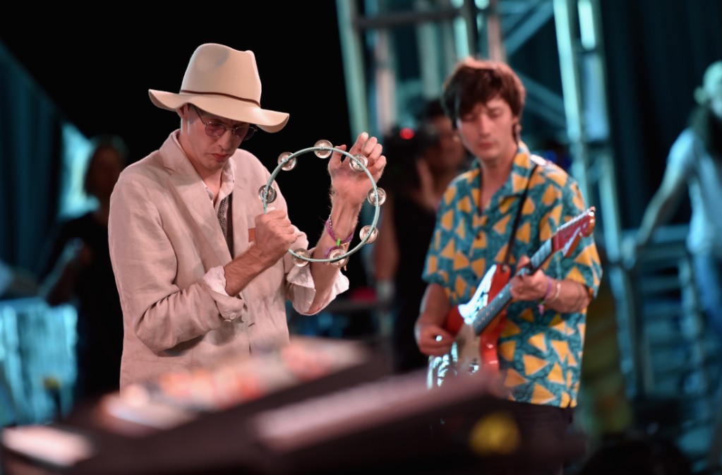 deerhunter perform new songs and are joined by animal collective