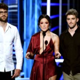 Halsey and the Chainsmokers Pay Tribute to Avicii at the 2018 Billboard Music Awards