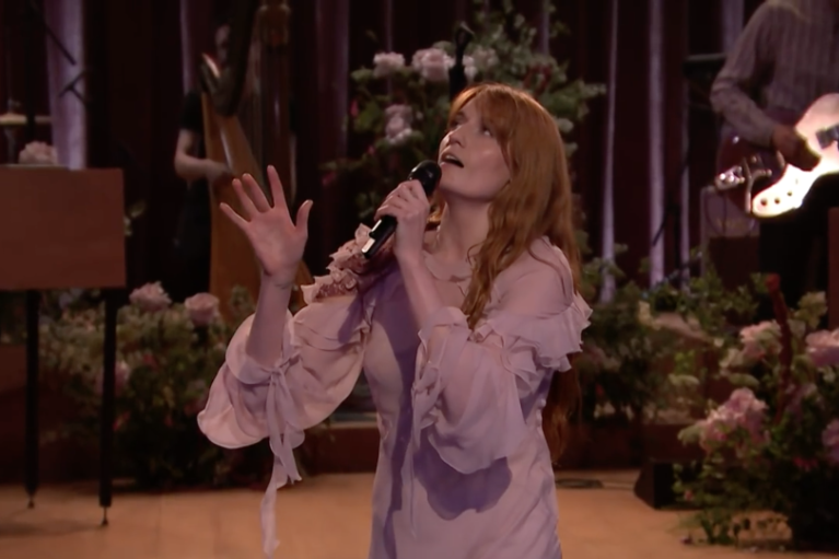 florence-and-the-machines-hunger-tonight-show-video-1526566271