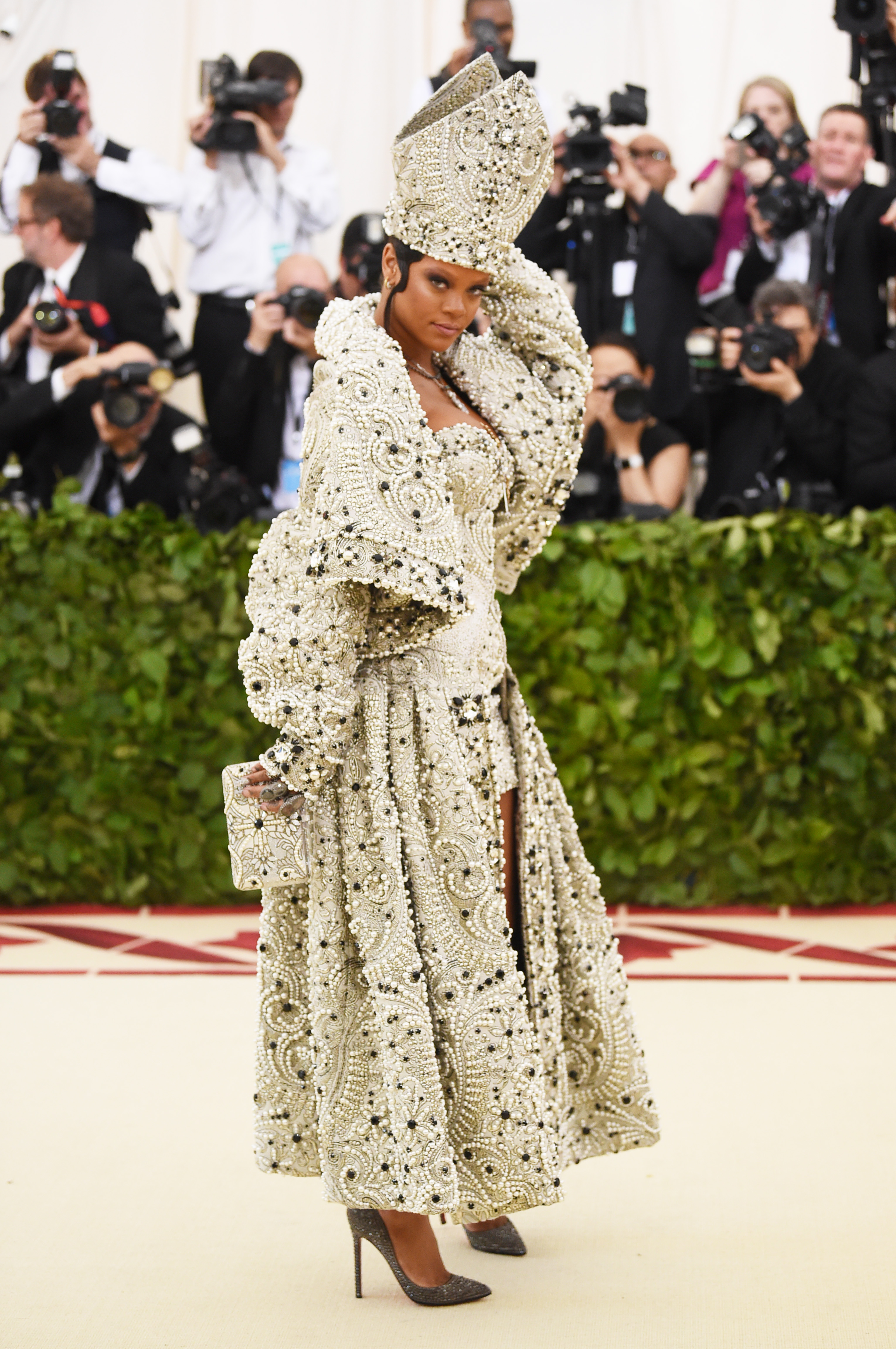 SZA Wears Pink Versace Gown to the Met Gala 2018