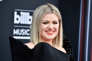 Watch Kelly Clarkson Honor School Shooting Victims, Perform a Covers Medley at the 2018 Billboard Music Awards