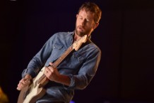 foo-fighters-chris-shiflett-guitar