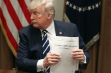 Trump Had "No Collusion" Written on His Notes, Misspelled