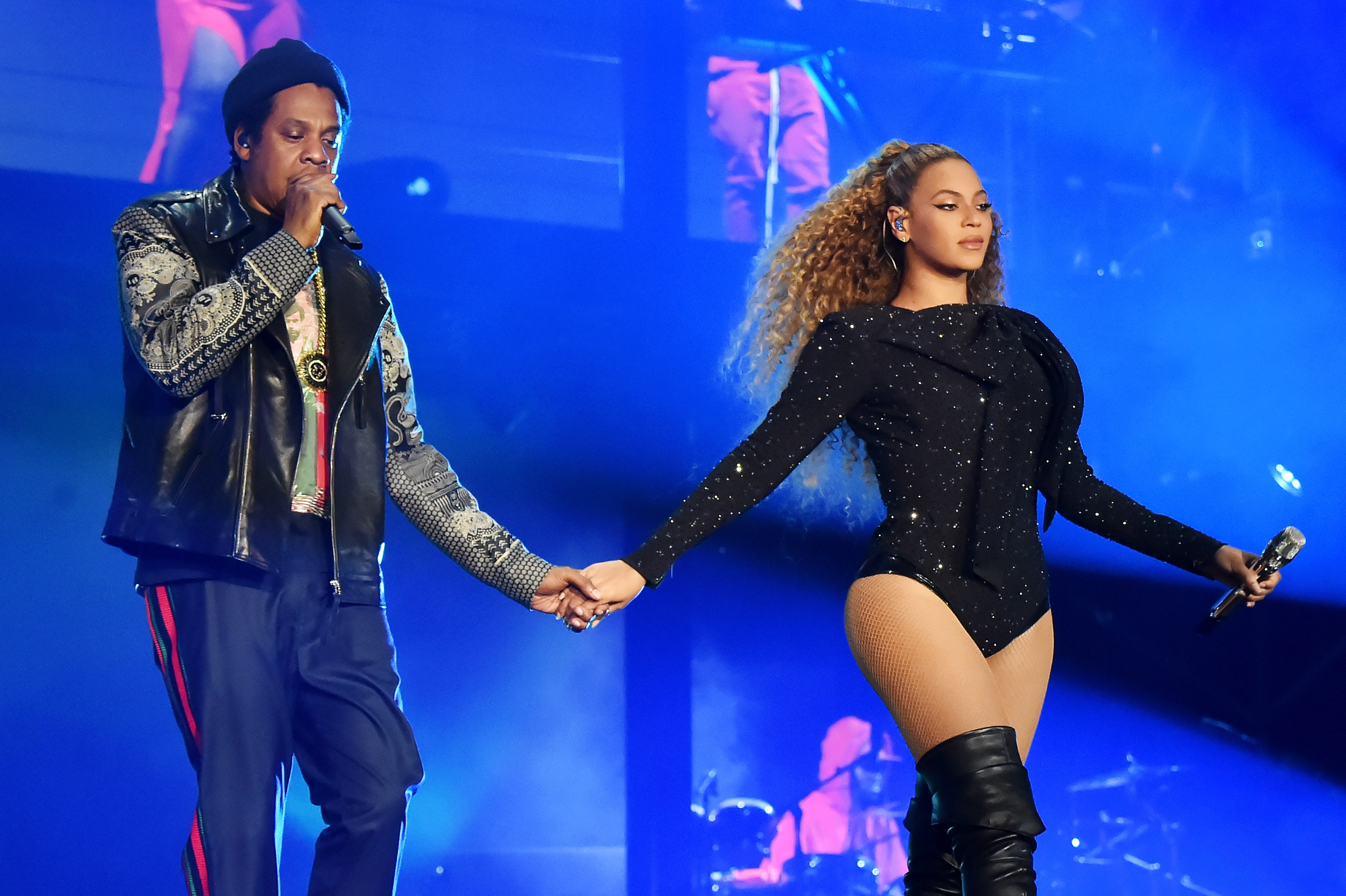 Fan Rushes Stage At Beyonce And Jay Z Show In Atlanta Spin Fan Rushes Stage At Beyonce And Jay Z Show In Atlanta Spin