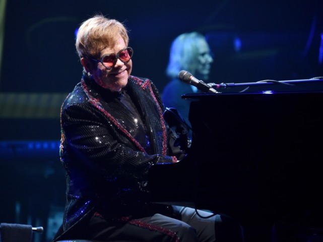 elton-john-dedicates-song-to-mac-miller-at-farewell-tour-kickoff