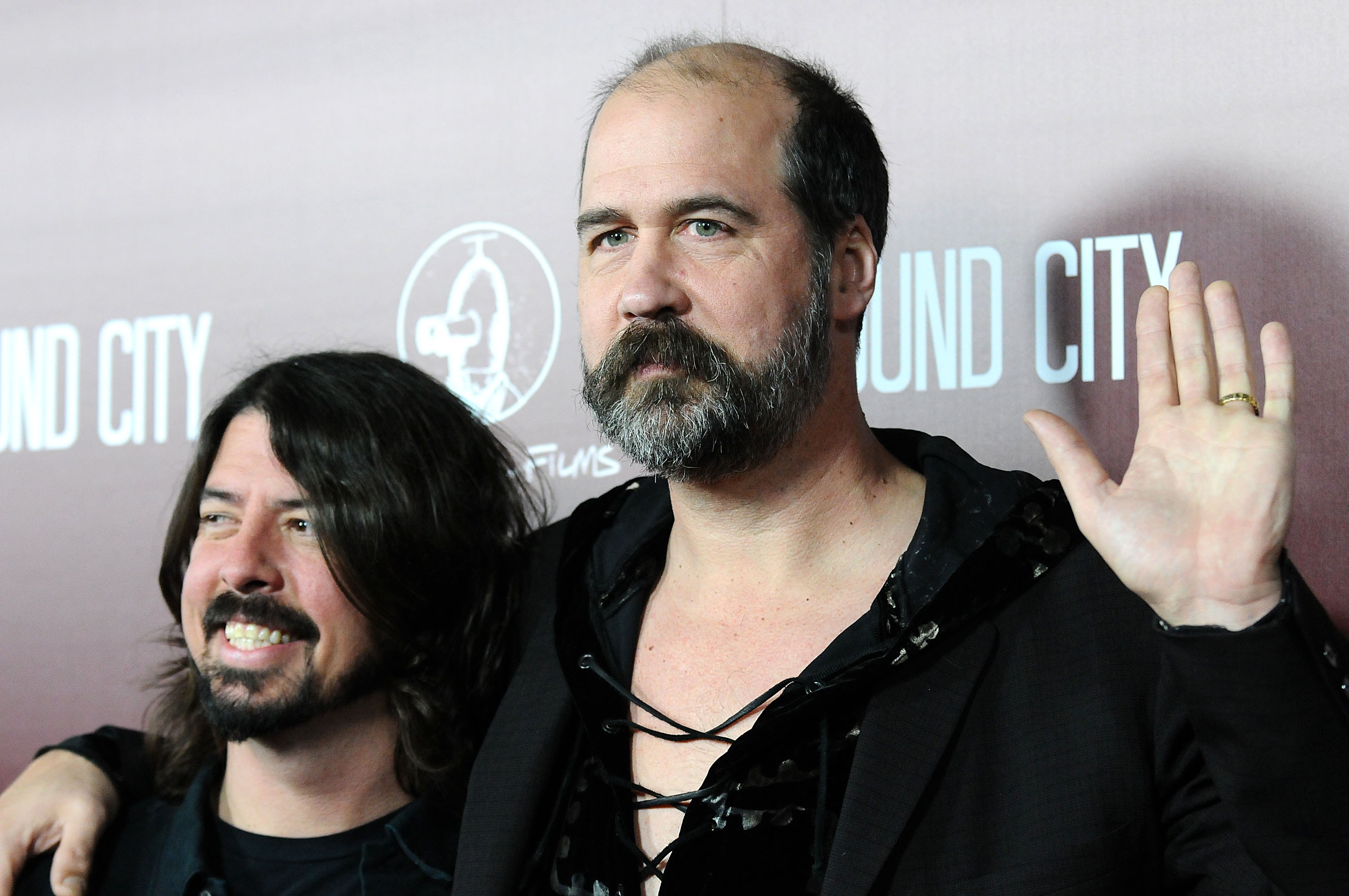 Krist Novoselic And Dave Grohl Briefly Reunite To Cover Molly S Lips At Seattle Show Spin Krist Novoselic And Dave Grohl Briefly Reunite To Cover Molly S Lips At Seattle Show Spin