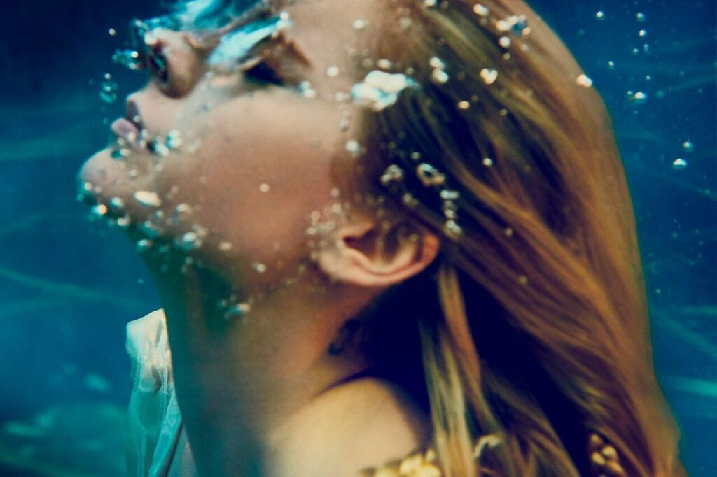 Avril Lavigne Head Above Water Avril Lavigne Head Above Water Spin
