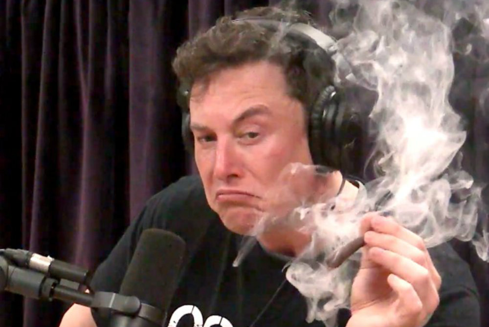 Elon Musk Smoke His First Blunt on The Joe Rogan Experience