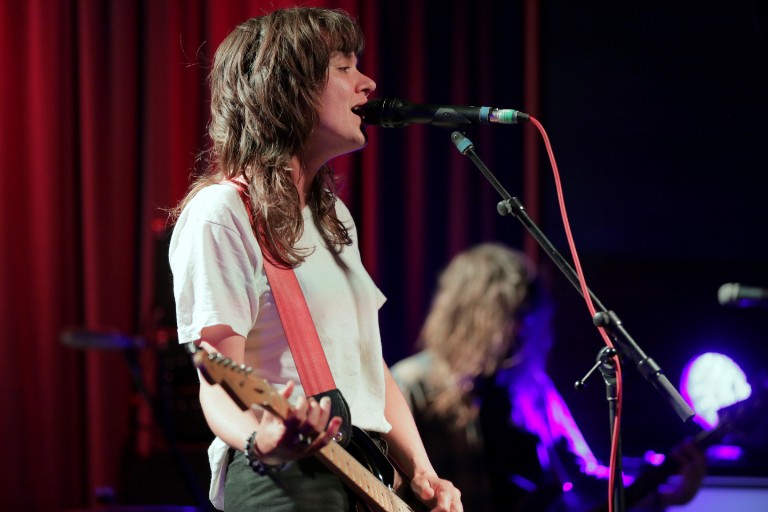 courtney-barnett-performs-three-songs-on-cbs-this-morning-watch