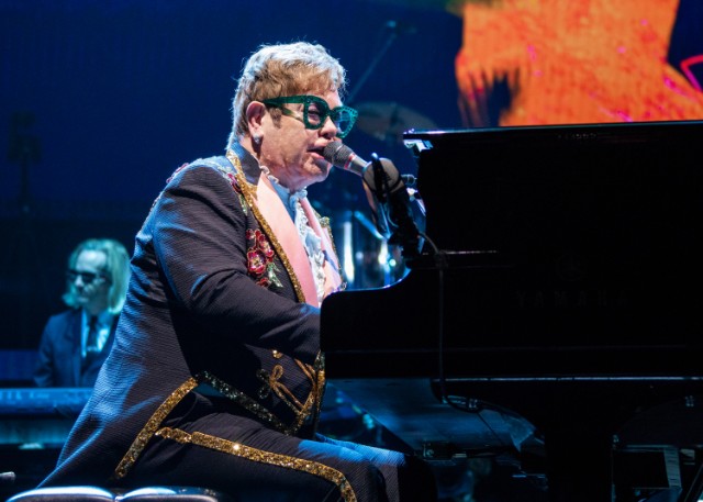 elton-john-honors-aretha-franklin-with-detroit-performance-of-border-song