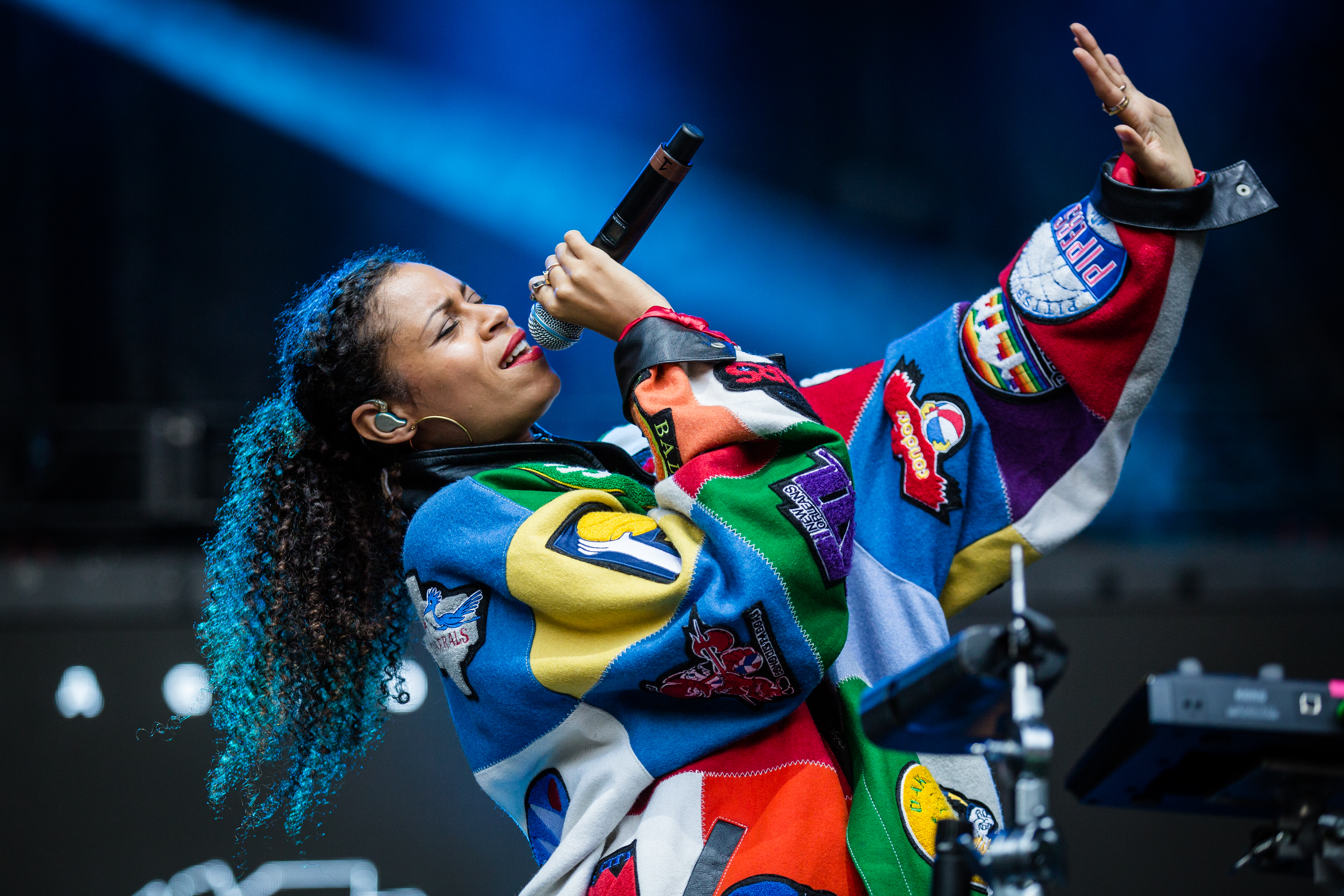 Grammys 2018: Watch Rihanna, DJ Khaled, and Bryson Tiller Perform “Wild Thoughts”