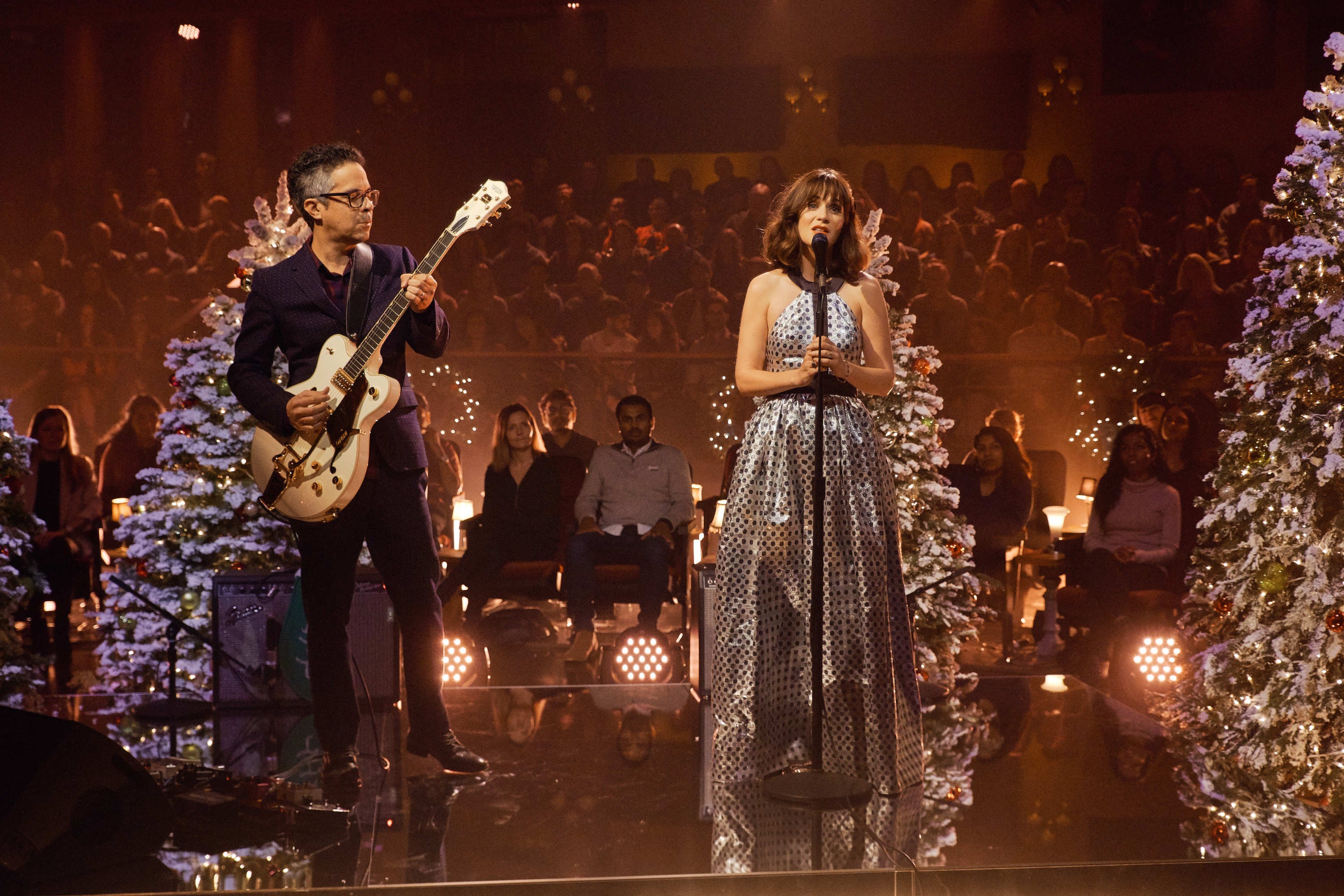 She And Him Perform The Christmas Song On Corden Watch 