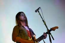 tame-impala-perform-patience-and-borderline-snl-watch