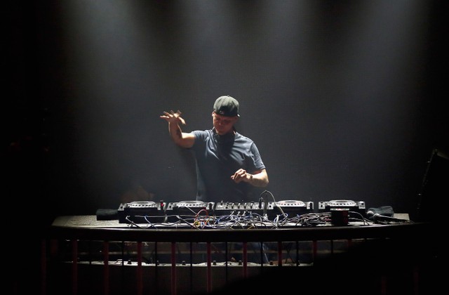 Avicii Sos Ft Aloe Blacc Listen Spin - 