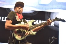 tom-morello-serj-tankian-pay-tribute-to-chris-cornell-on-second-anniversary-of-his-death-watch