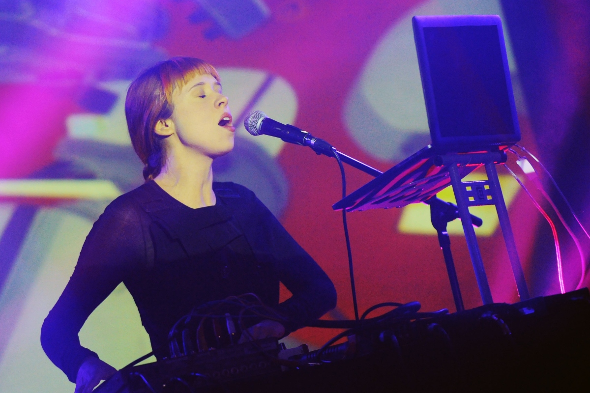 Holly Herndon's <i>PROTO</i> Finds the Empathy and Artistry in A.I.