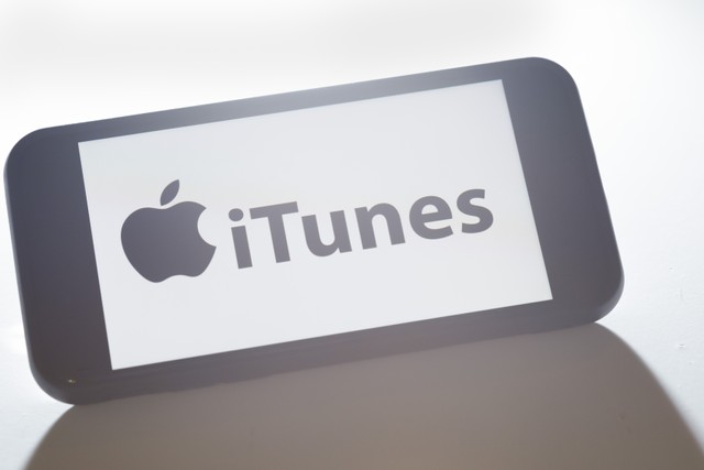 Apple Sued by iTunes Customers Claiming Their Information Was Sold to Third Parties: Report