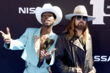 lil nas x billy ray cyrus number one taylor swift drake