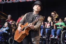 nils-lofgren-and-anthony-scaramucci-beef-on-twitter