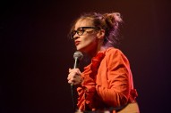 Fiona Apple to Donate “Criminal” Royalties to Migrant Services Fund