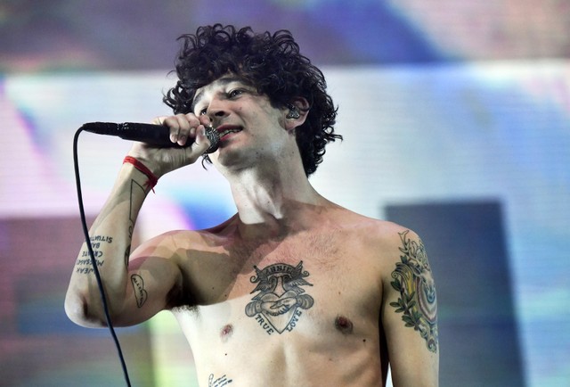 the 1975 matty healy dubai kiss lgbtq