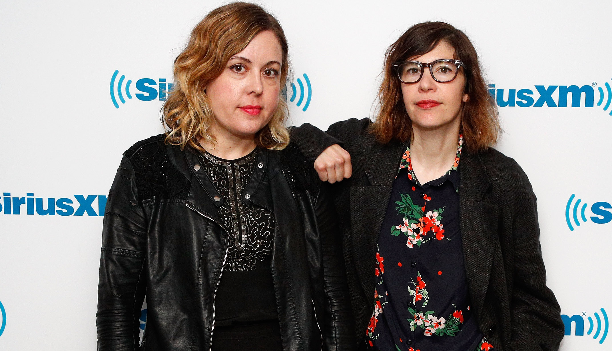 Sleater-Kinney's Corin Tucker and Carrie Brownstein (photo: Astrid Stawiarz / Getty Images)
