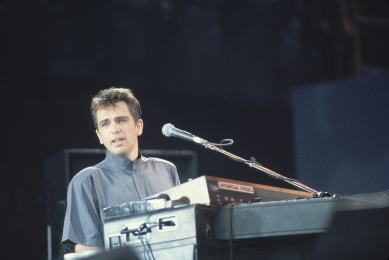 Peter Gabriel Performing