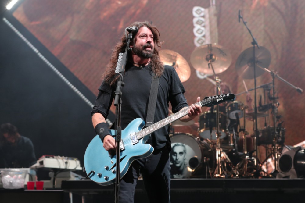 Dave Grohl Lets 5-Year-Old Dance On Stage at Belfast Foo Fighters Show