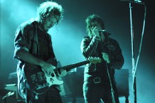 the-strokes-bring-out-eddie-vedder-to-perform-2-songs-ohana-fest-watch