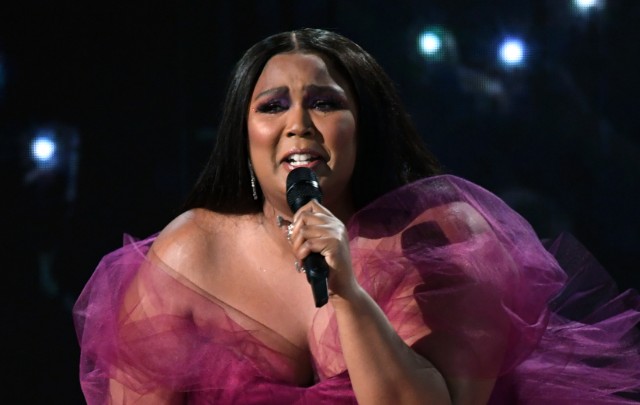 American Music Awards 2019 Lizzo Performs Jerome Spin