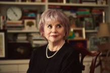 linda-ronstadt-confronts-mike-pompeo-stop-enabling-donald-trump-at-kennedy-honors-dinner