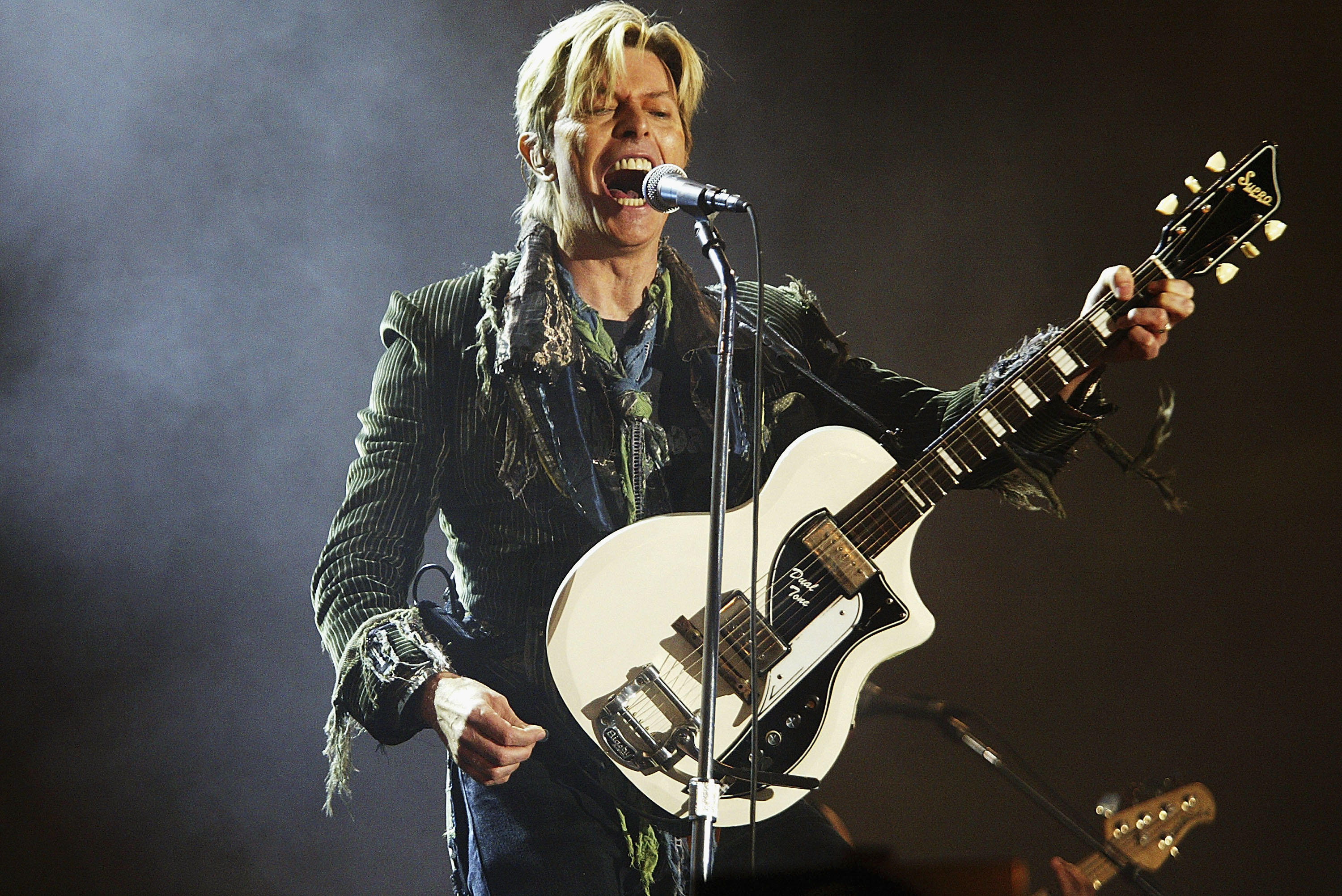 Here's a Rare Acoustic Version of David Bowie's 