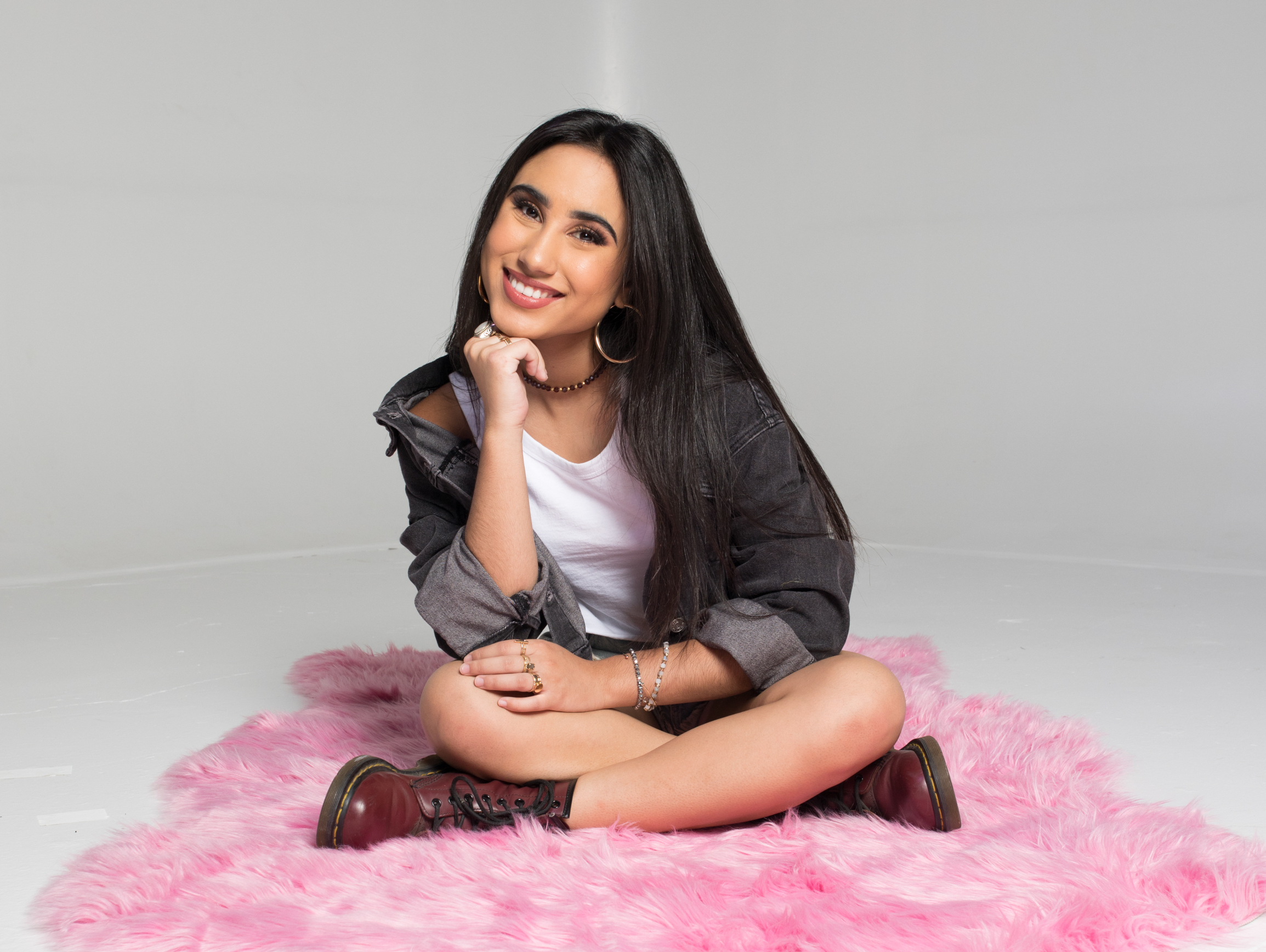 Meet Analise Hoveyda: Gen Z's Rising Pop Star
