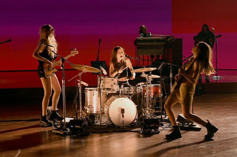 HAIM_Grammys-1615767882