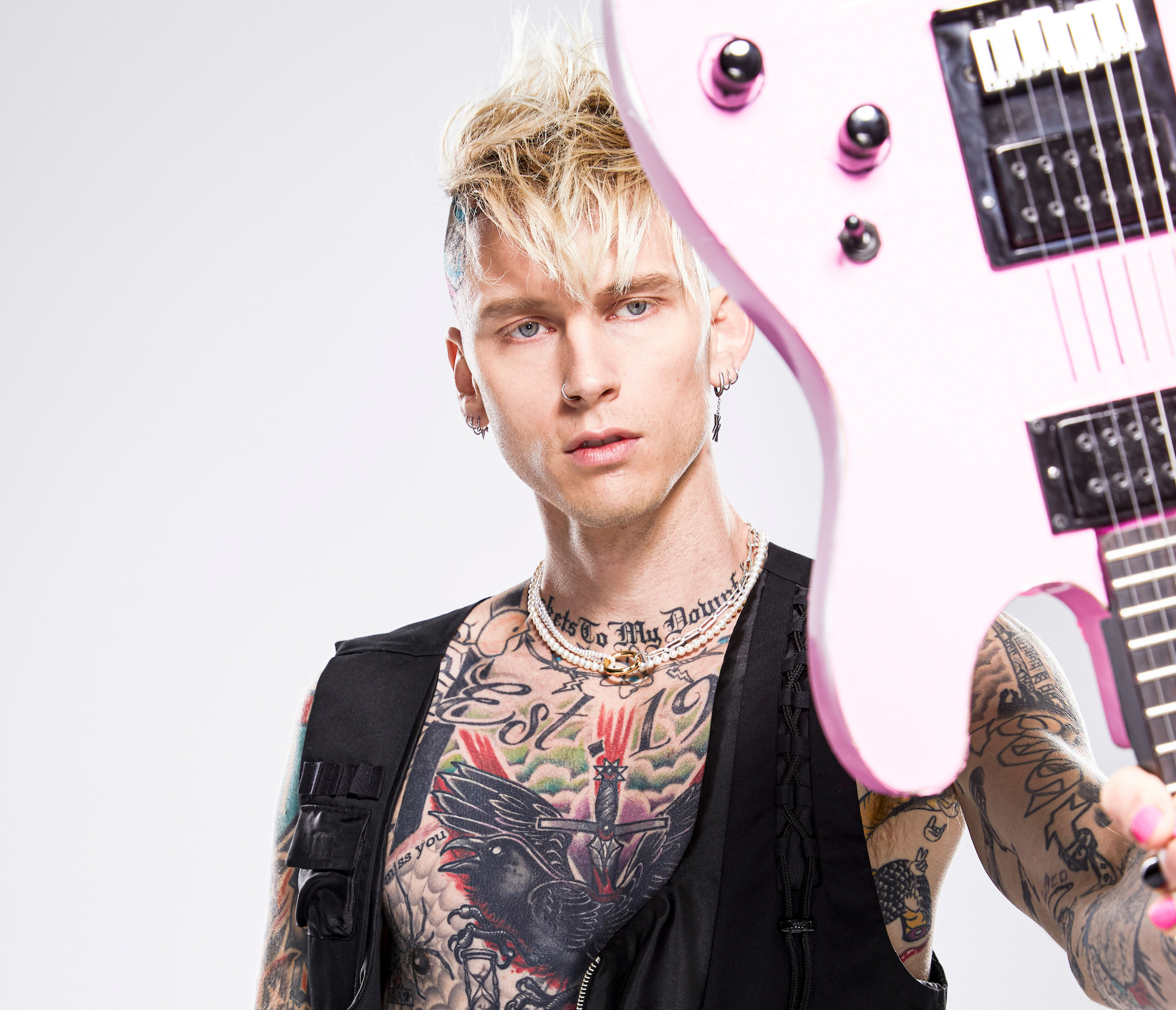 Machine Gun Kelly Covers '90s Hit 'A Girl Like You' | SPIN