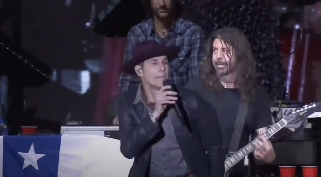 Foo Fighters and Perry Farrell cover Jane's Addiction