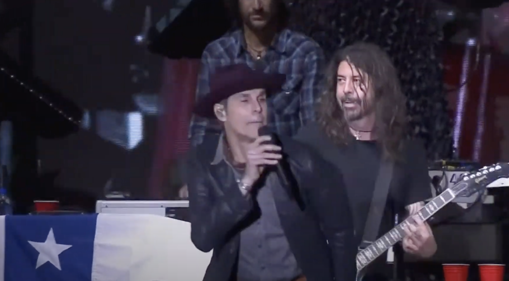Foo Fighters and Perry Farrell cover Jane's Addiction