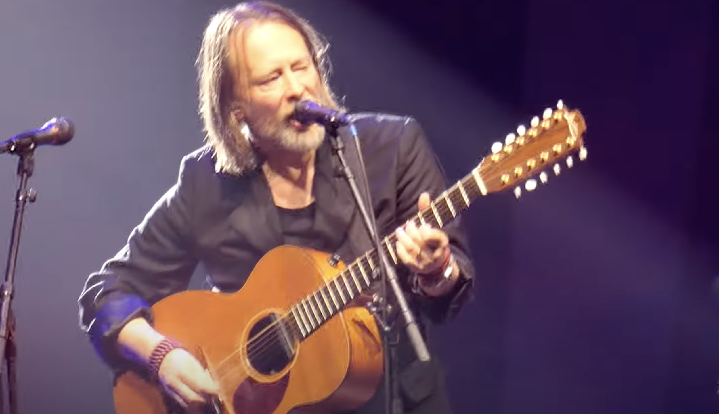 Thom Yorke Performs Radiohead Hits Solo For The First Time Watch