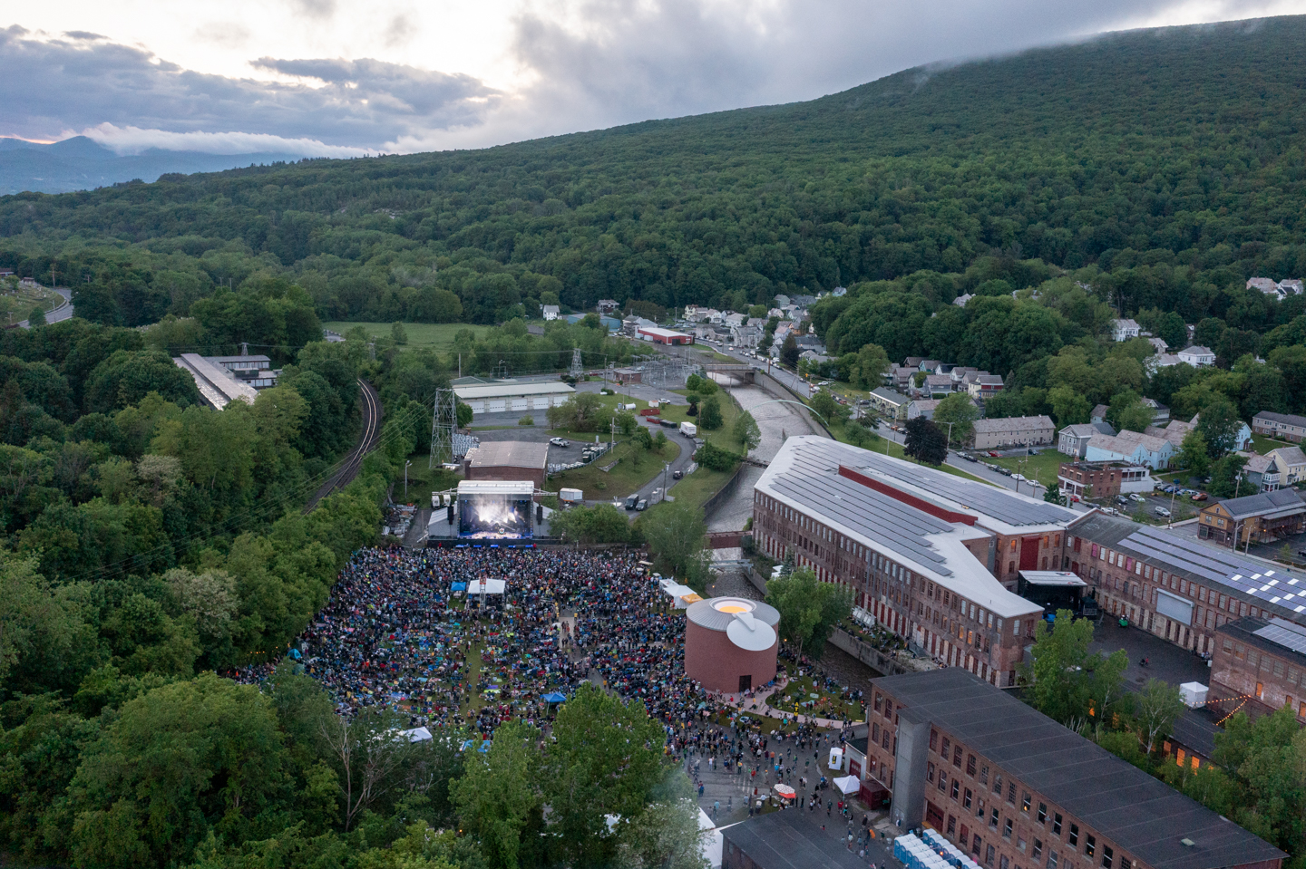 Solid Sound Crowd