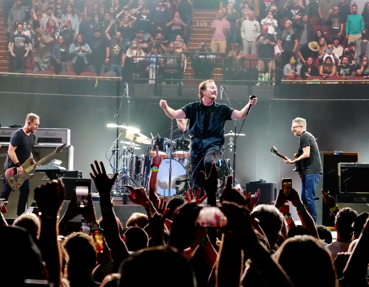 Pearl Jam Kicks Off Fall 2023 Tour With Hits, Rarities SPIN