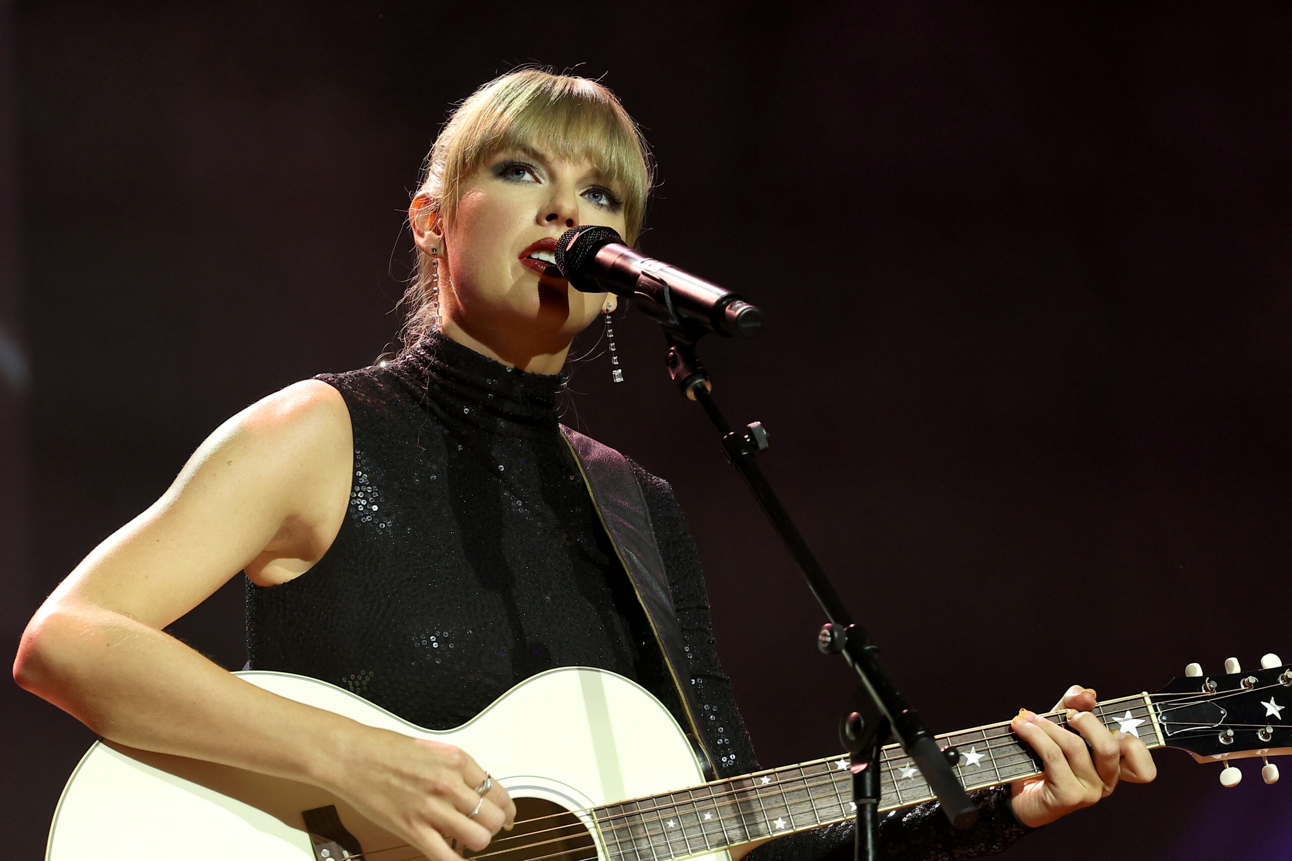 Taylor Swift Joins Bon Iver and Aaron Dessner in London to Perform