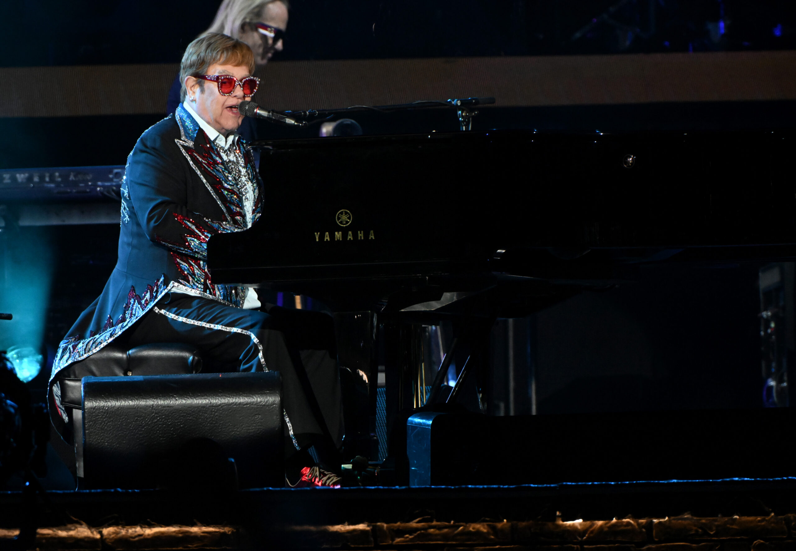 The sun goes down on Elton John at Dodger Stadium - Los Angeles Times