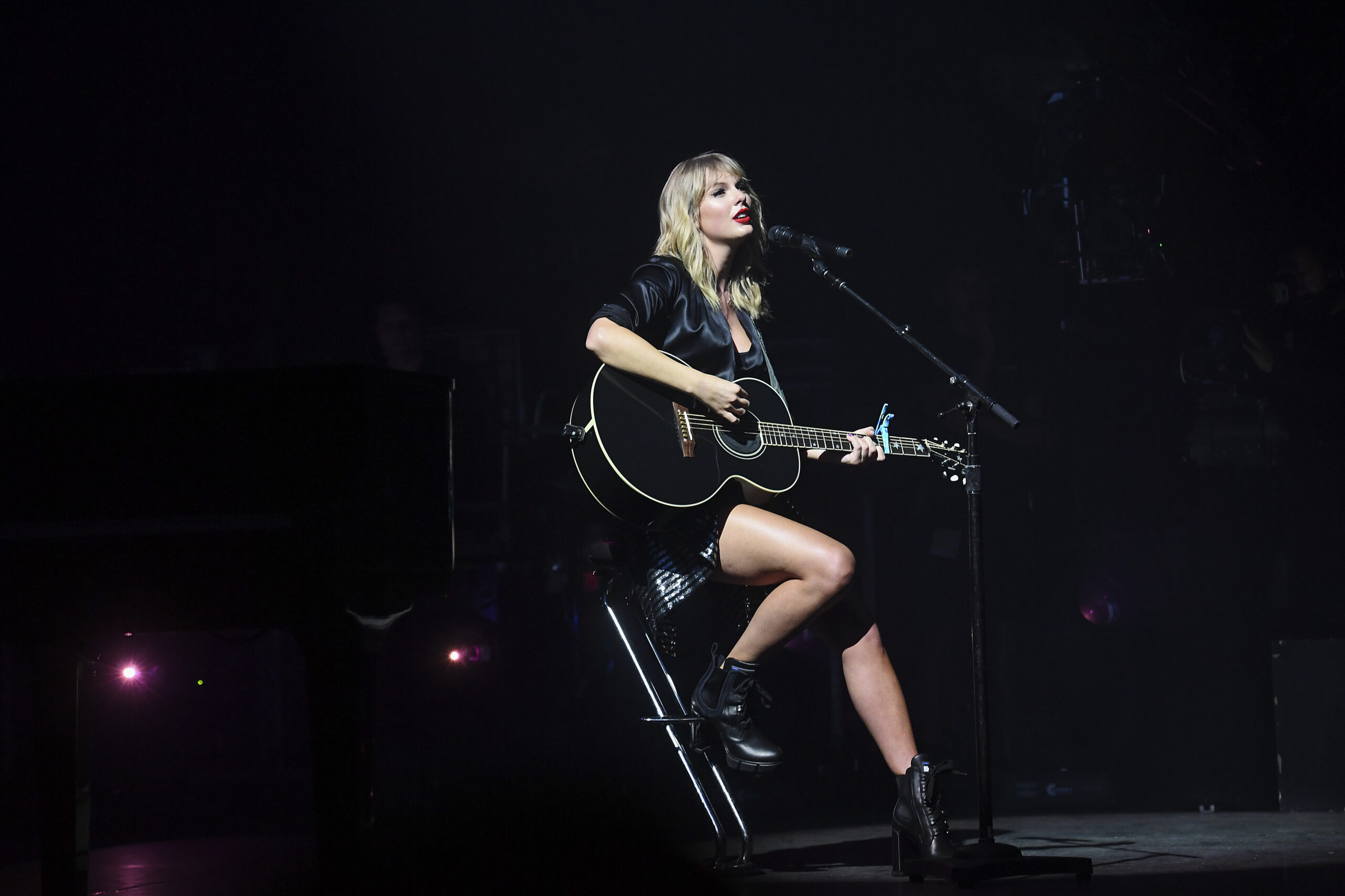 Taylor Swift Dusts Off Luna Halo Cover In São Paulo